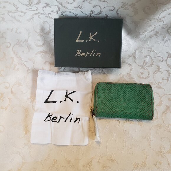 L. K. Berlin Genuine leather Green apple Python Snakeskin design card holder - Picture 7 of 8